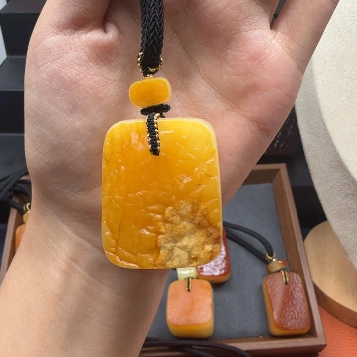 蜜蜡未镶嵌吊坠(赠链)