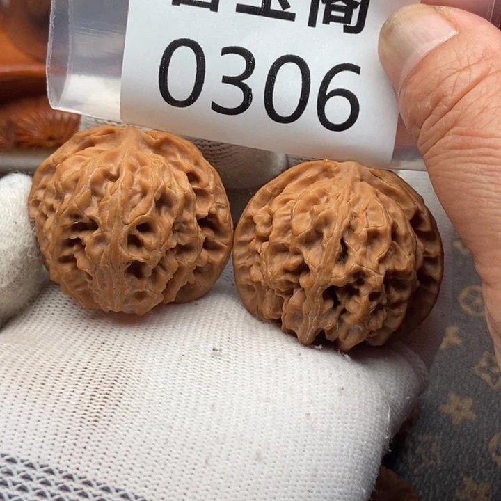 吊坠文玩核桃苹果园43