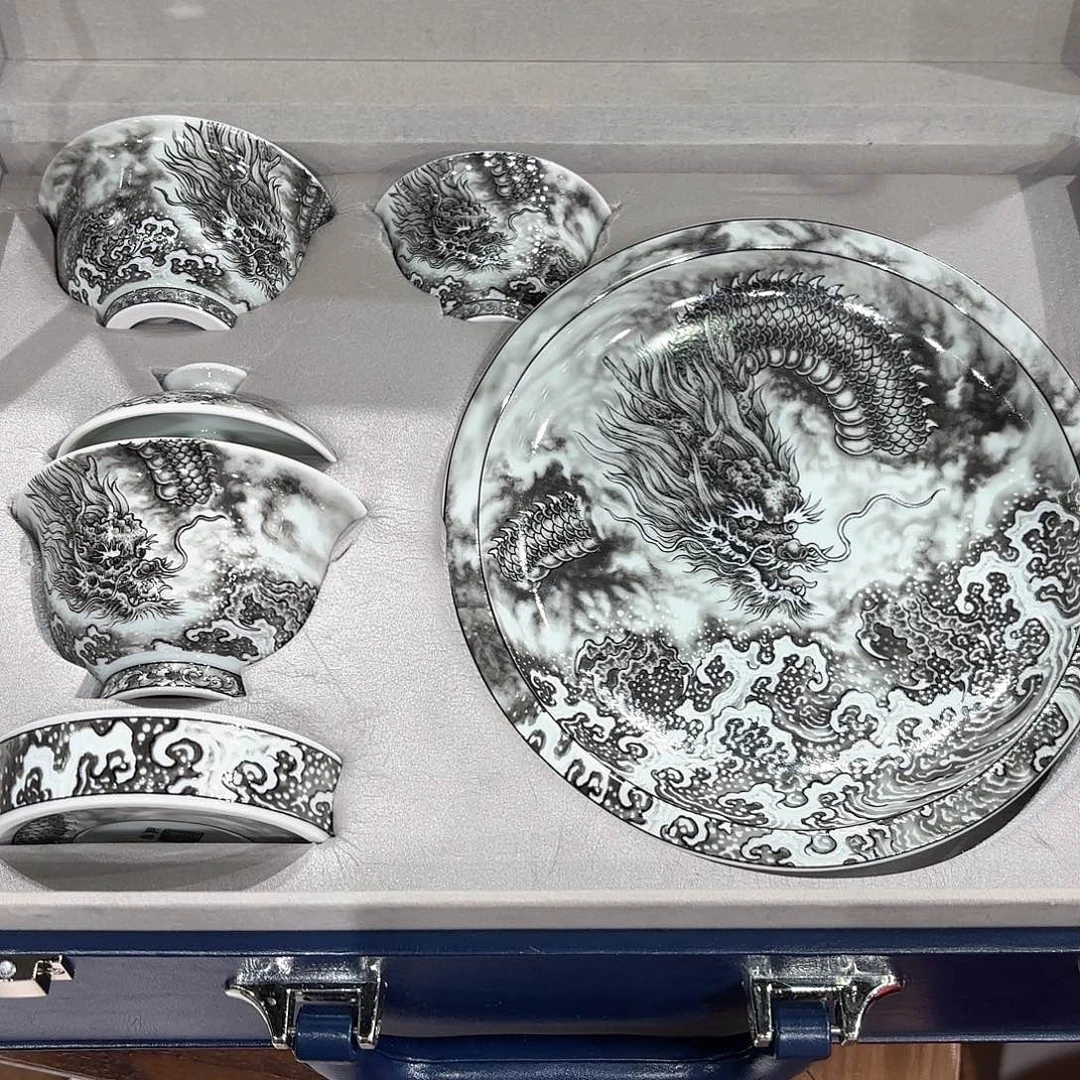 瓷片景德镇瓷器精品陈列