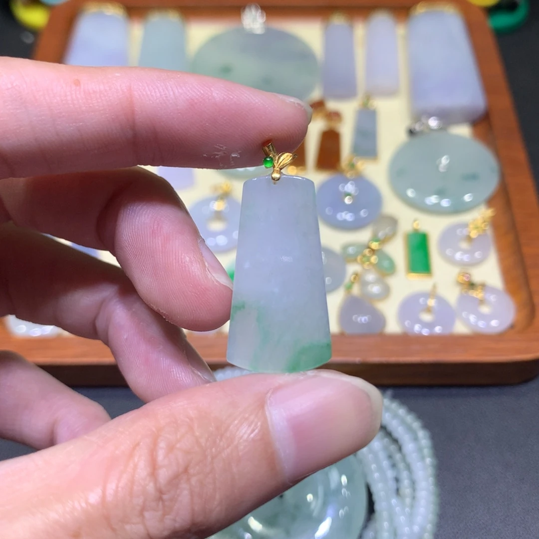 吊坠(不含链)18K金镶嵌翡翠