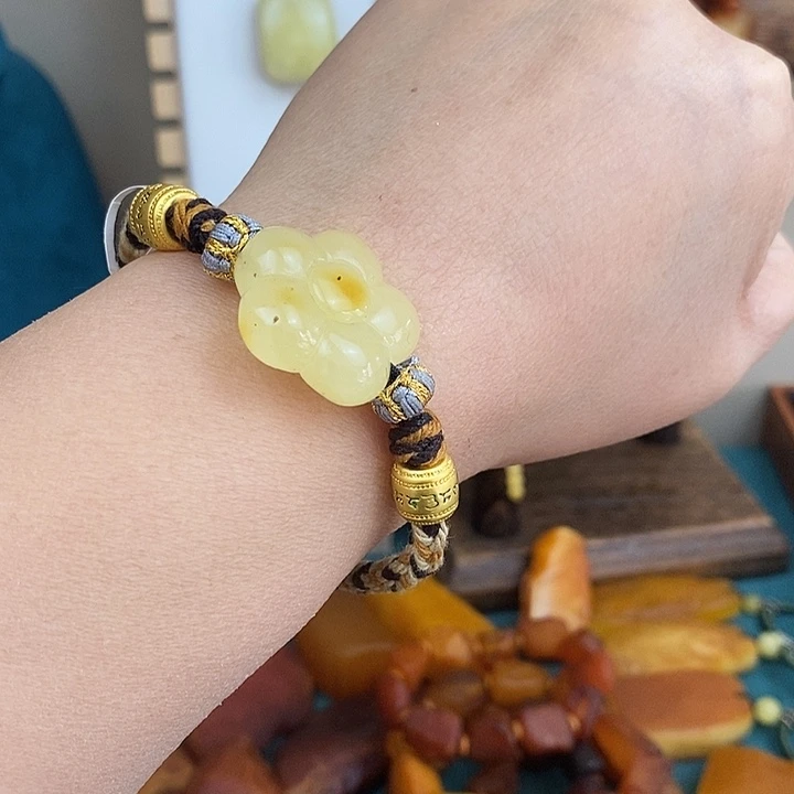 蜜蜡未镶嵌颈饰微瑕