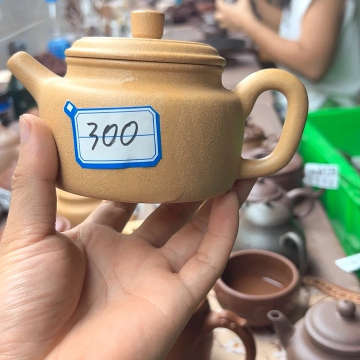 紫砂茶壶黄金段德中300左右瑕疵不挑