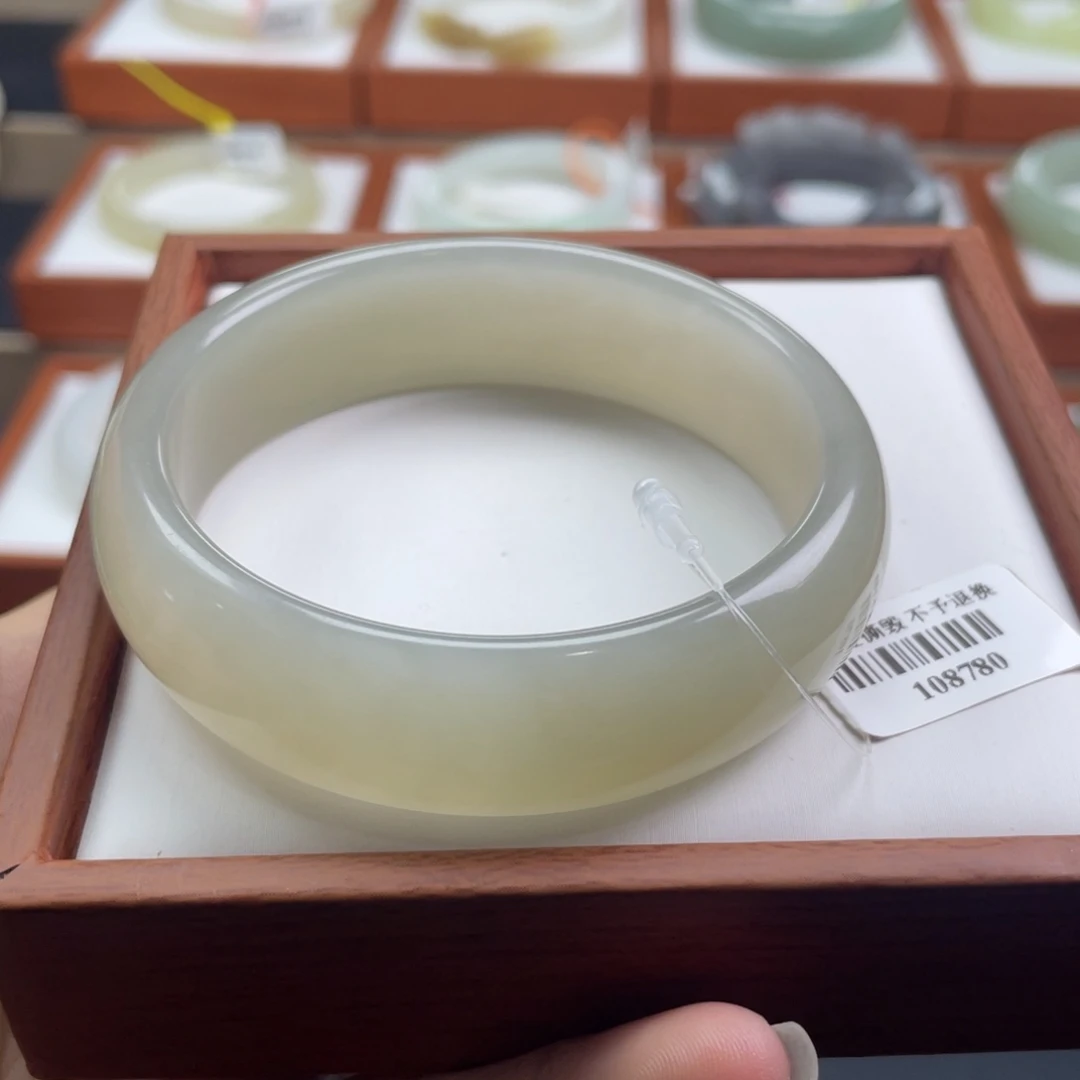【闪购商品】未镶嵌手镯和田玉链接77。 57-58