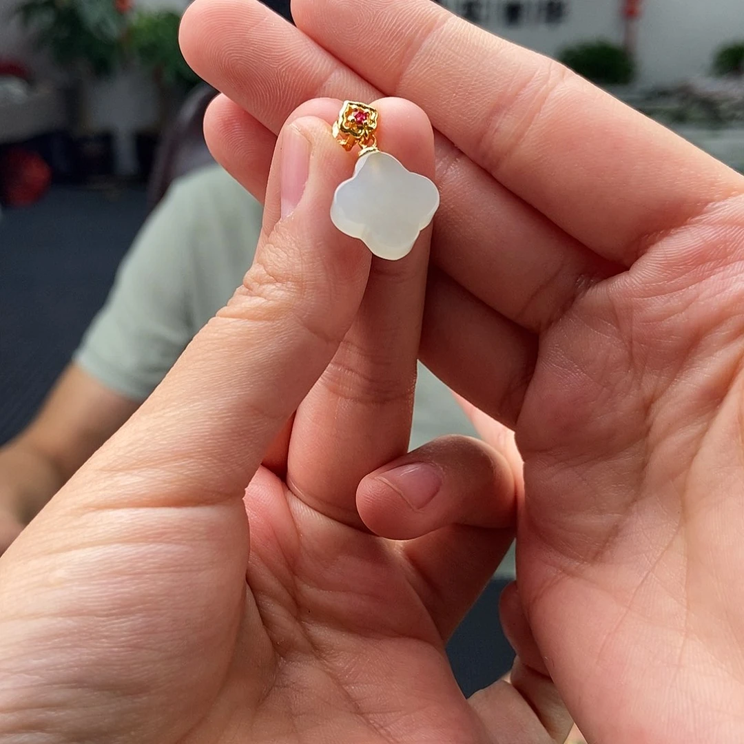 和田玉未镶嵌颈饰颜色多样性发拍一发一