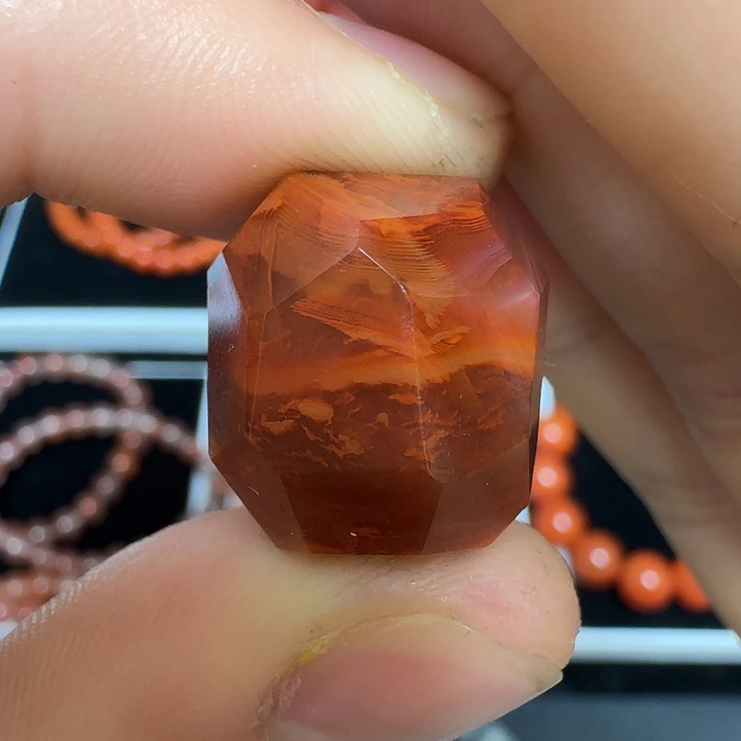 南红玛瑙未镶嵌瓦西满色满肉火焰纹随形8.2g