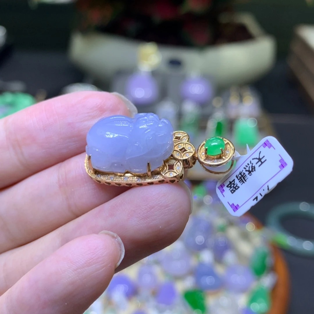 颈饰18K金镶嵌翡翠