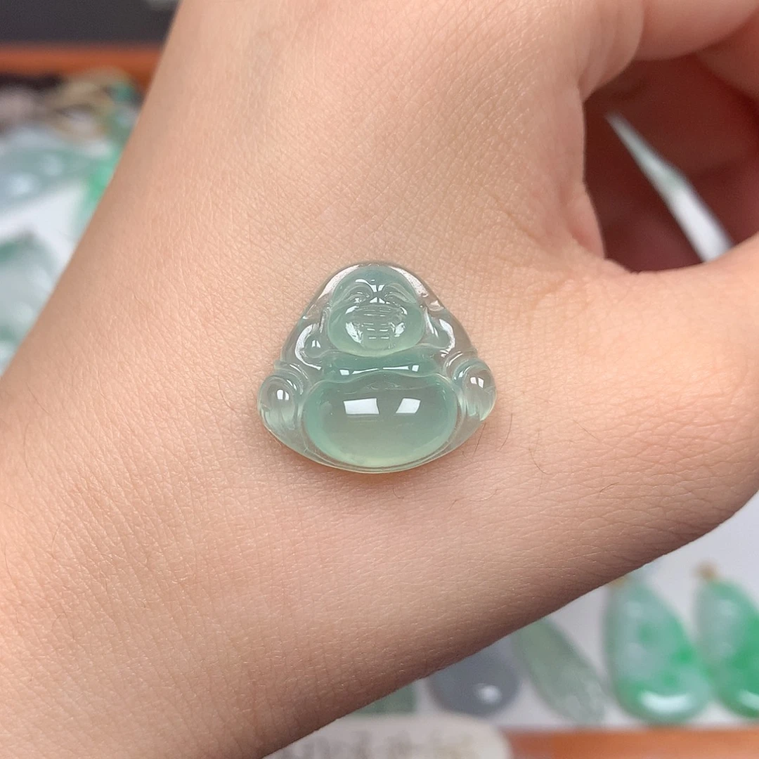 翡翠未镶嵌颈饰冰绿小佛