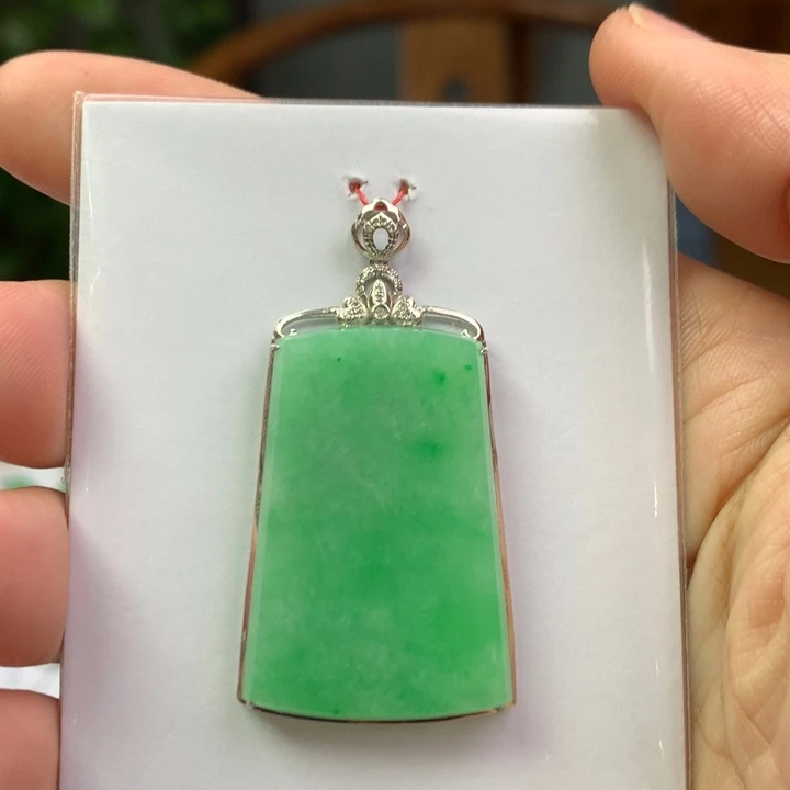翡翠18K金镶嵌颈饰翡翠吊坠