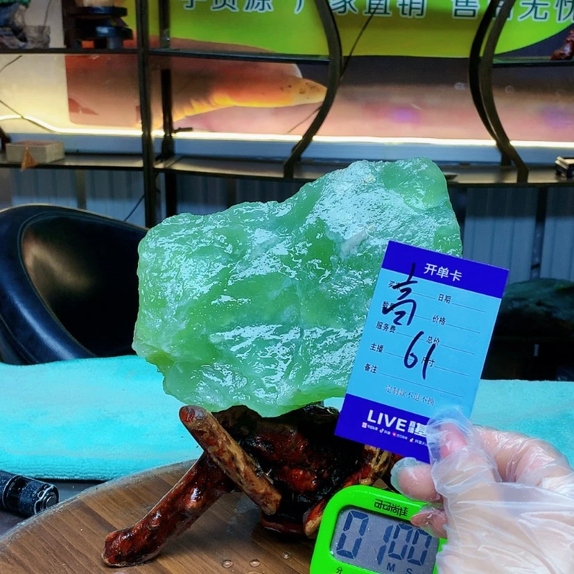 【闪购商品】蛇纹石玉未镶嵌原石潇*哥