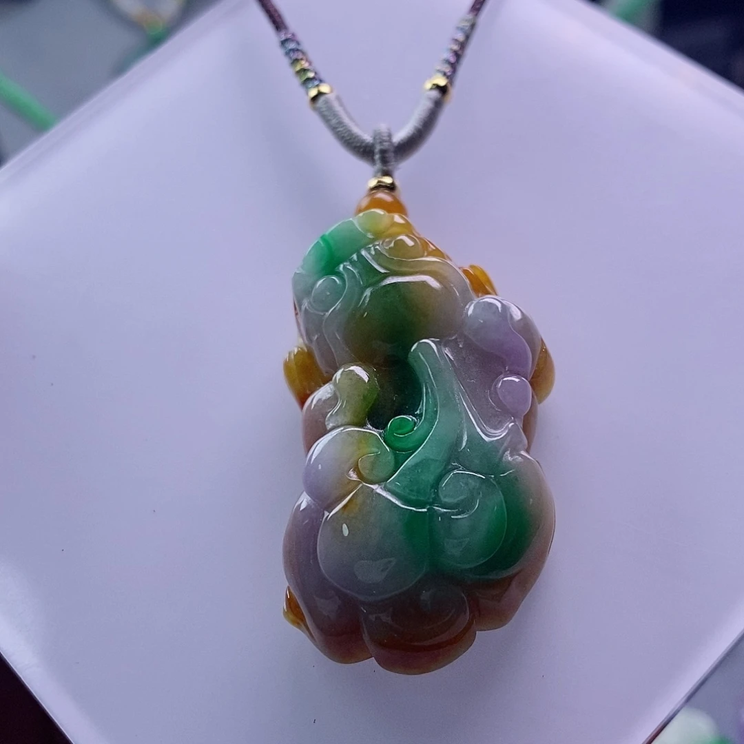 翡翠未镶嵌吊坠(赠链)