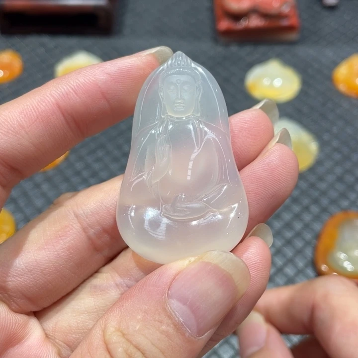 石英质玉（黄龙玉）未镶嵌颈饰