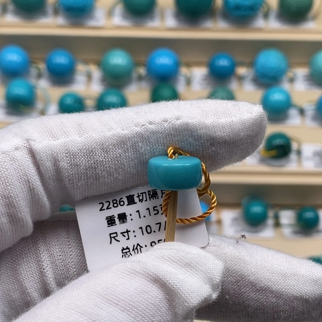 绿松石未镶嵌颈饰