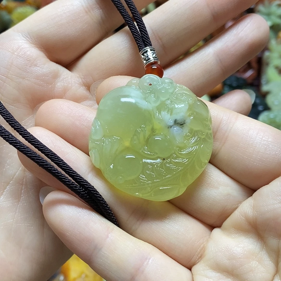 岫玉未镶嵌吊坠(赠链)