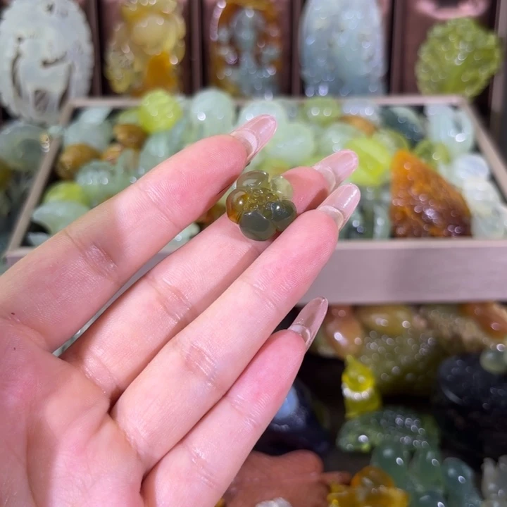 蛇纹石玉合金颈饰訸*