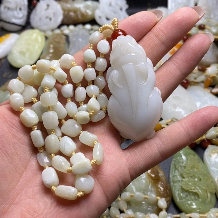 和田玉未镶嵌颈饰