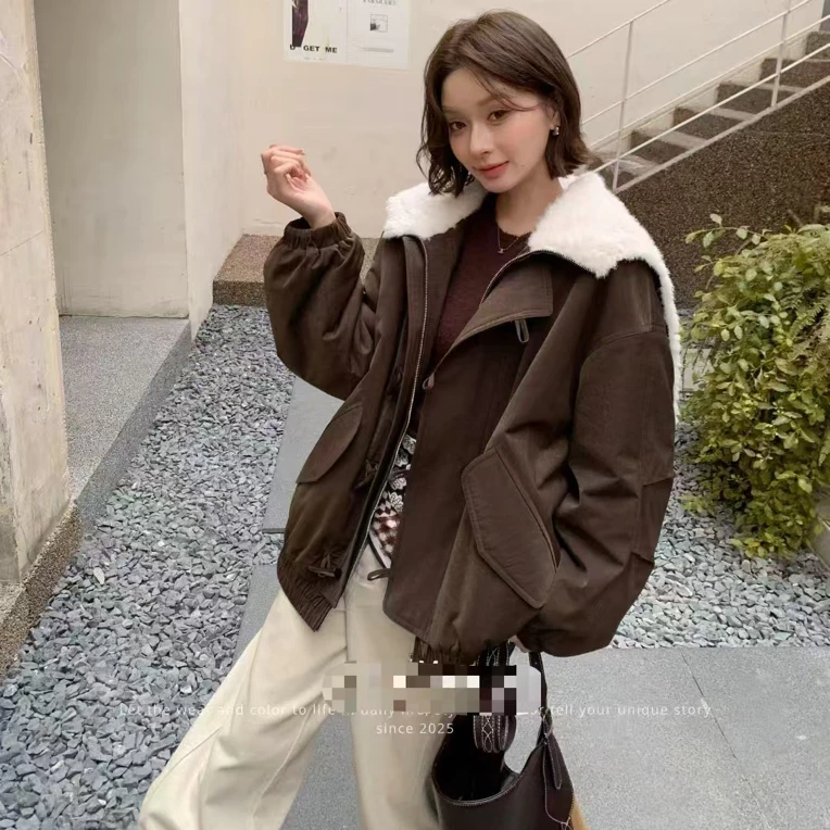 9110(俪米)韩系毛领牛角扣派克外套