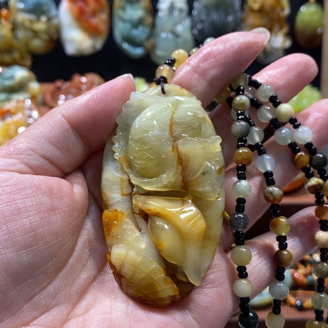 蛇纹石玉未镶嵌颈饰