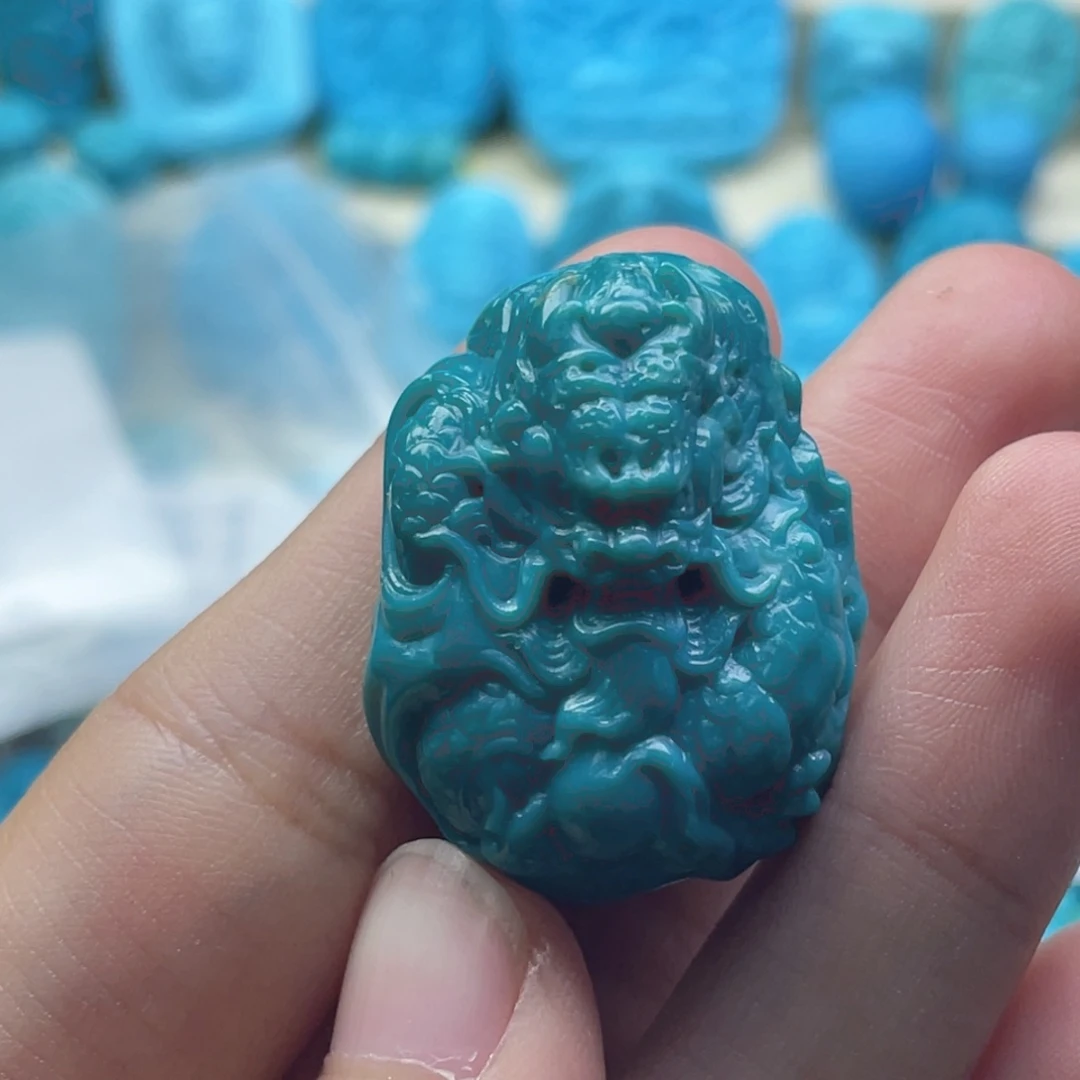 ****哥绿松石未镶嵌天然原矿绿松石雕刻件