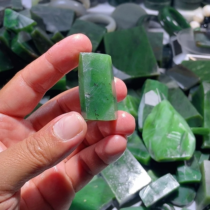 和田玉（碧玉）未镶嵌手镯