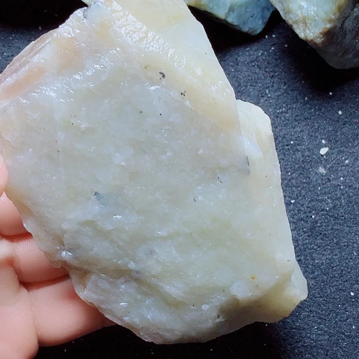 未镶嵌和田玉（糖玉）珠宝半成品