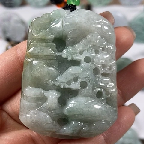 翡翠颈饰未镶嵌山水微有瑕疵福利