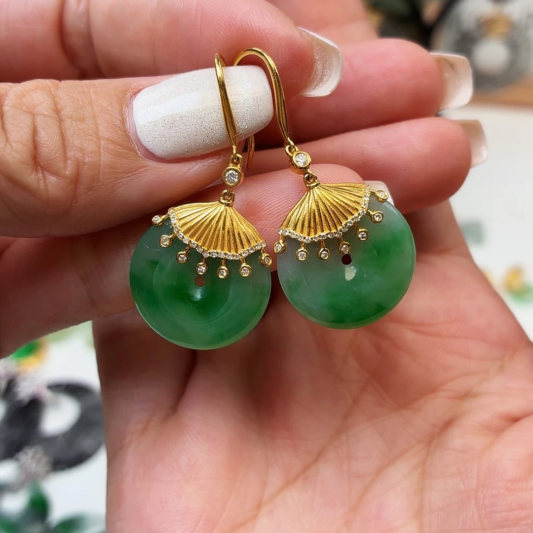 L***妃翡翠18K金镶嵌耳饰