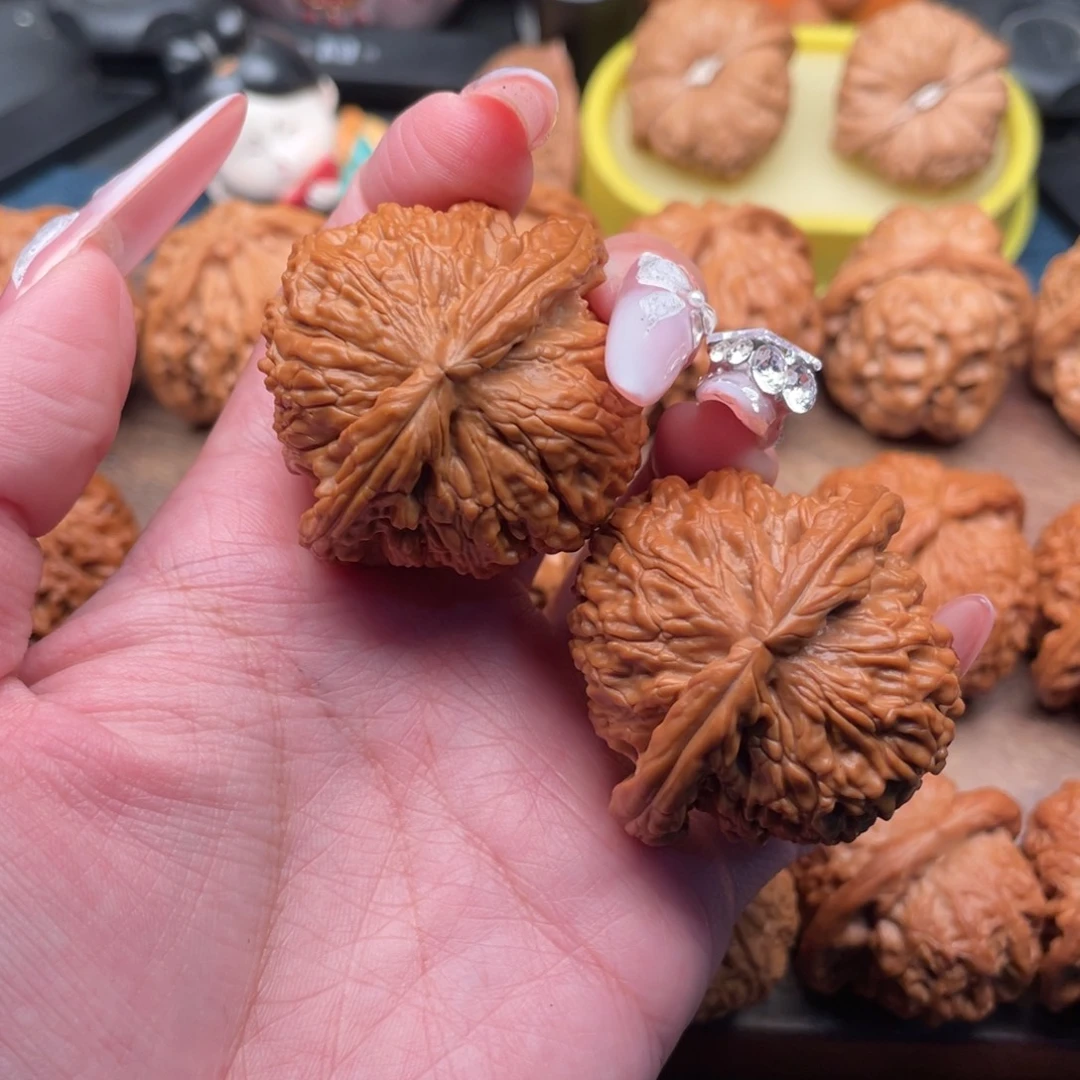 文玩核桃把件全品，精配白狮子44，大克重47