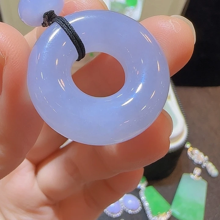 颈饰18K金镶嵌翡翠
