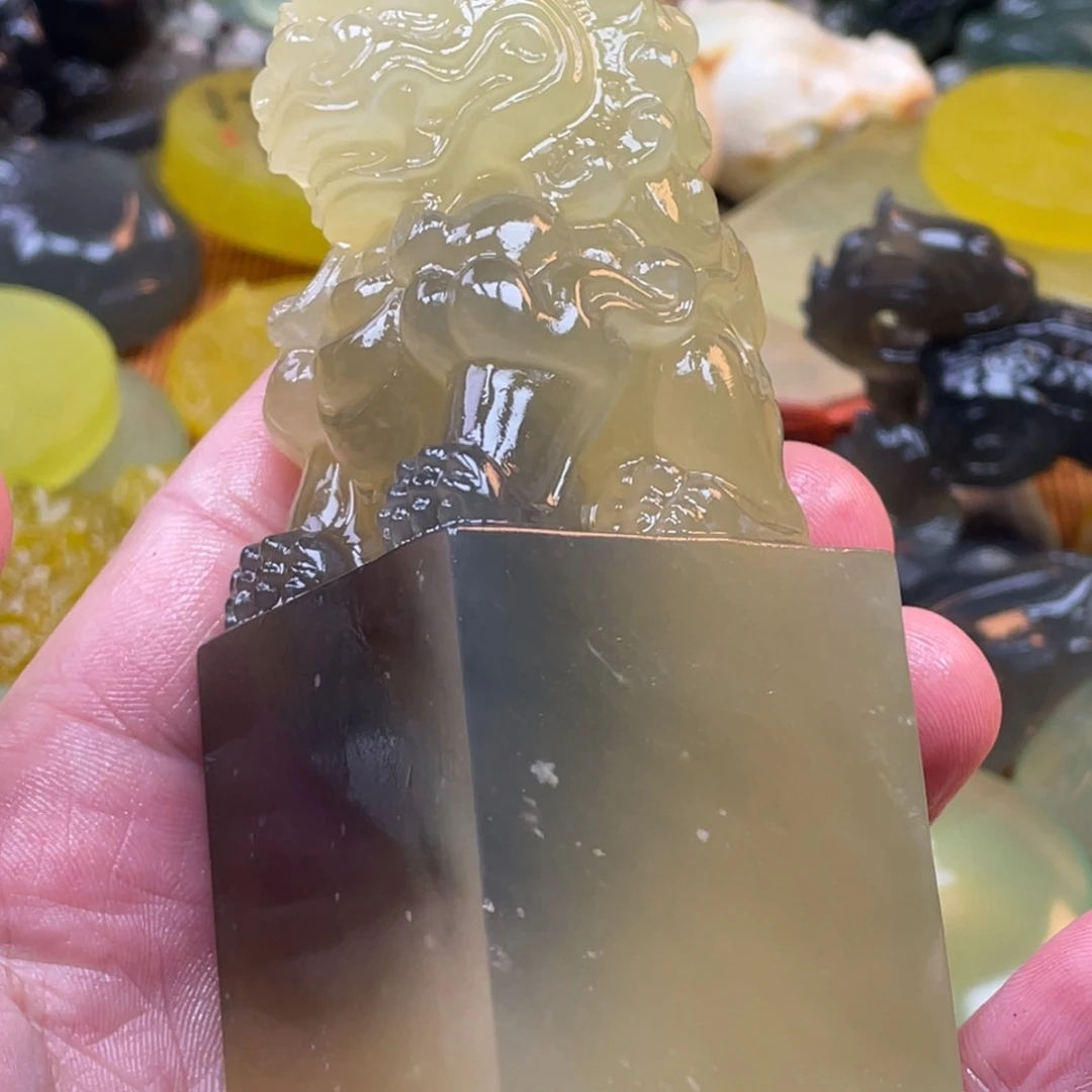 琉***心蛇纹石玉未镶嵌颈饰