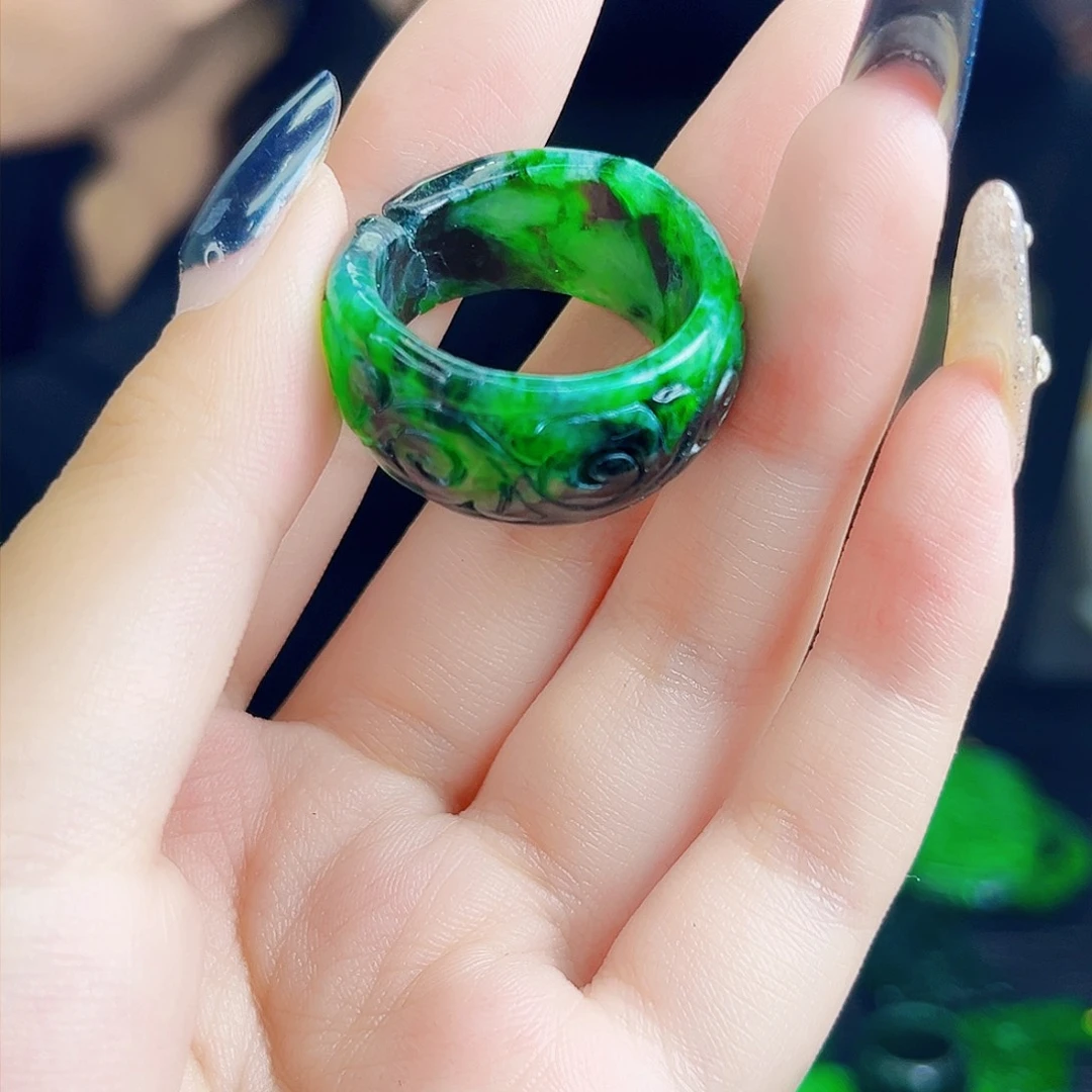 颈饰未镶嵌翡翠多样性