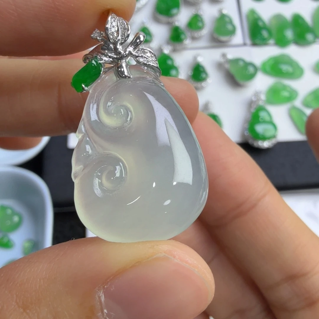 吊坠(不含链)18K金镶嵌翡翠如意