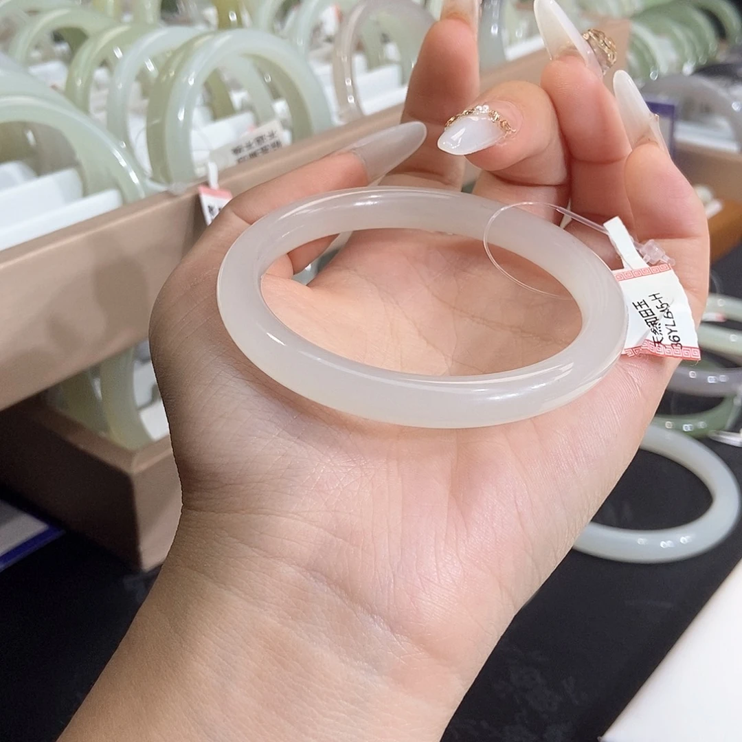 未镶嵌手镯和田玉冰透底