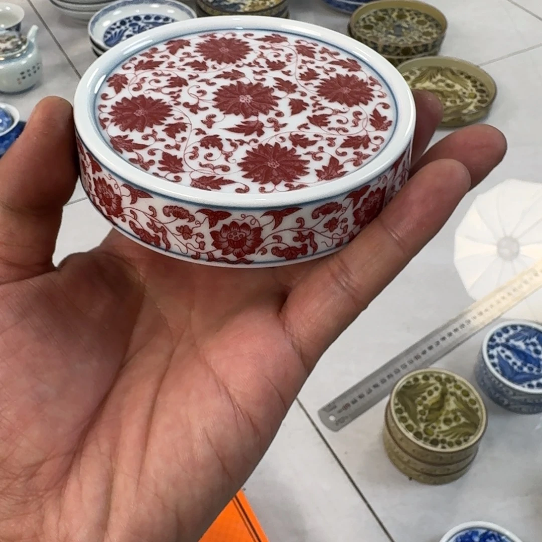 陶摆件釉里红缠枝莲盖置