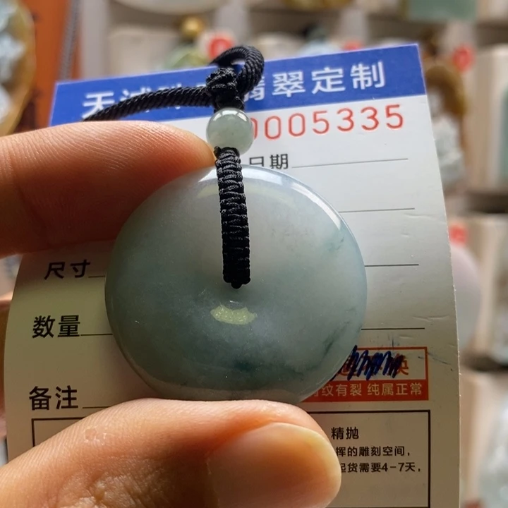 翡翠未镶嵌颈饰每天