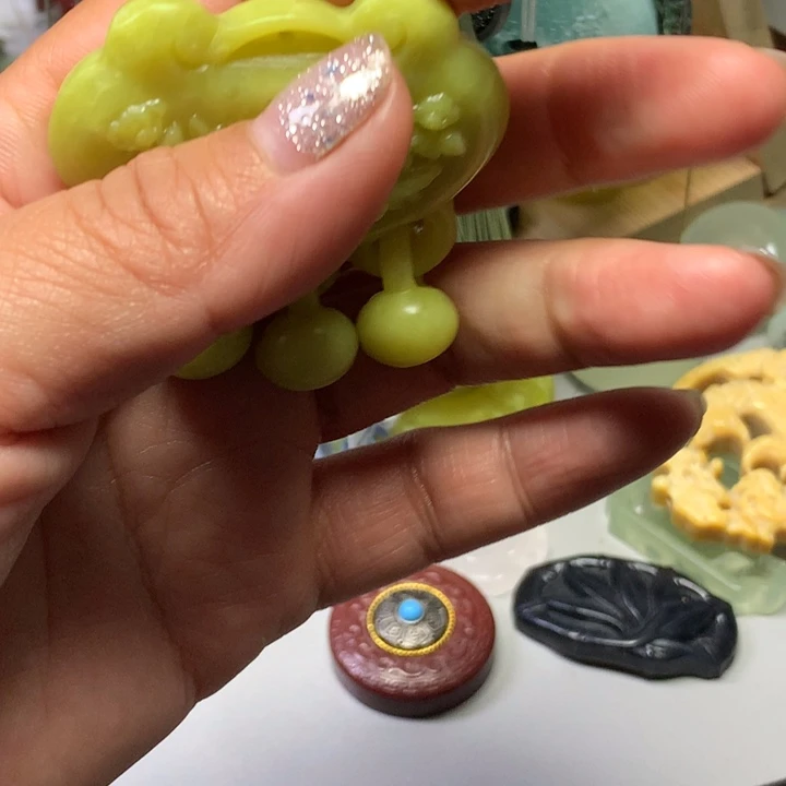 合金蛇纹石玉颈饰