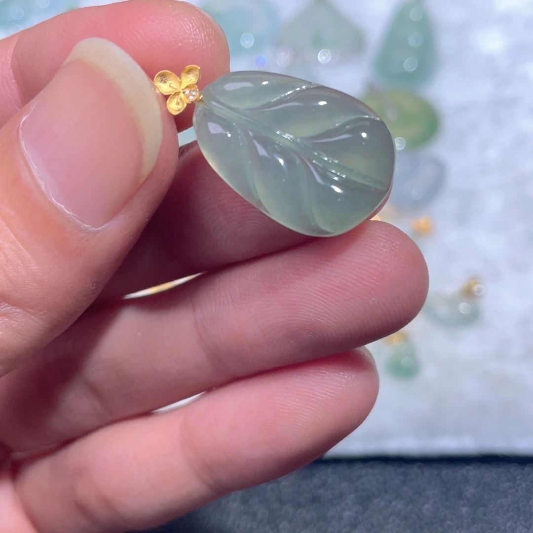 翡翠18K金镶嵌颈饰翡翠