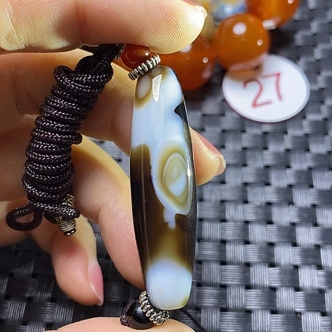 未镶嵌颈饰玛瑙/玉髓山**士