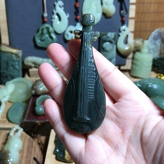 颈饰未镶嵌岫岩河磨玉（透闪石质玉）