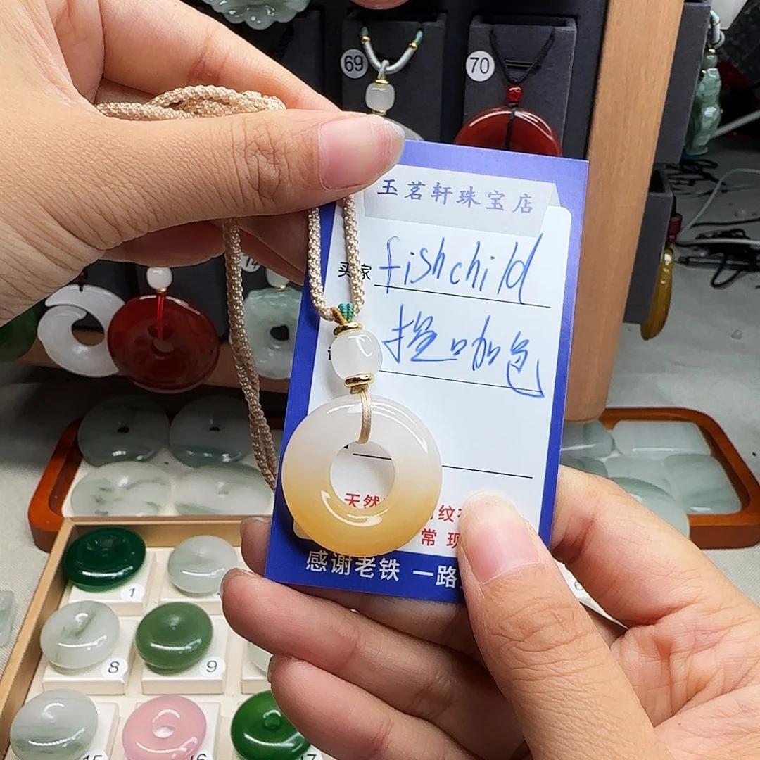 石英质玉未镶嵌颈饰