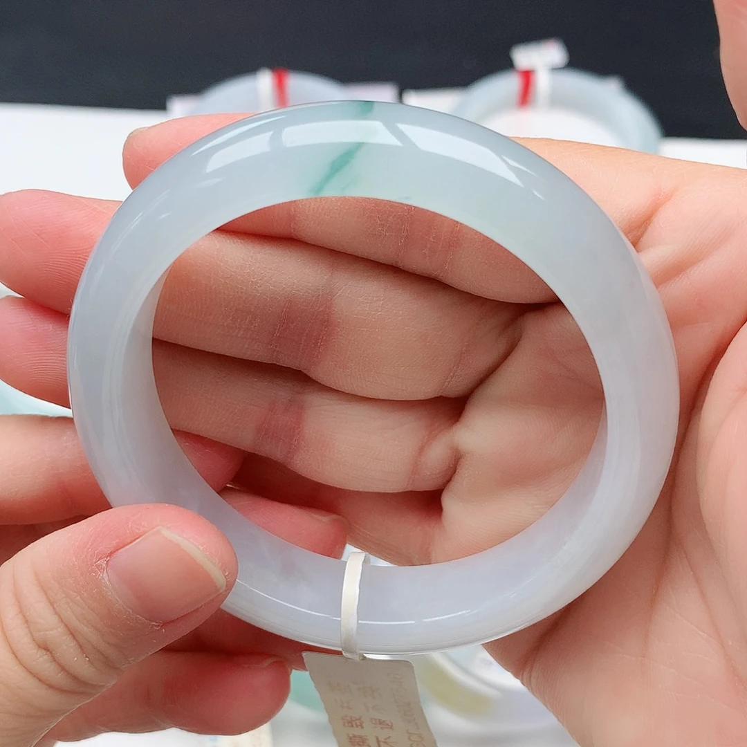 翡翠手镯未镶嵌天然翡翠