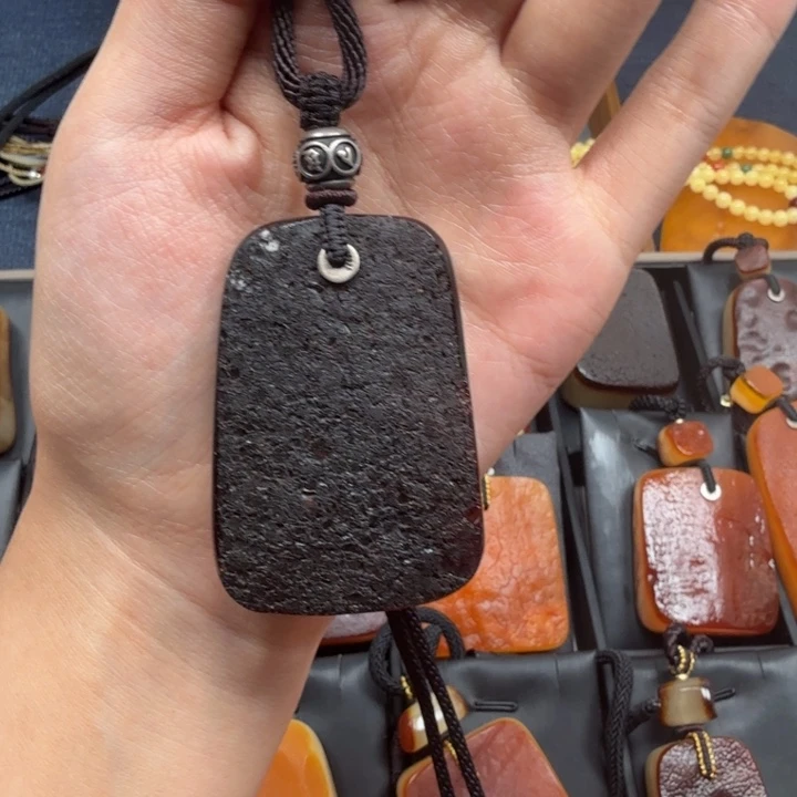 蜜蜡未镶嵌吊坠(赠链)