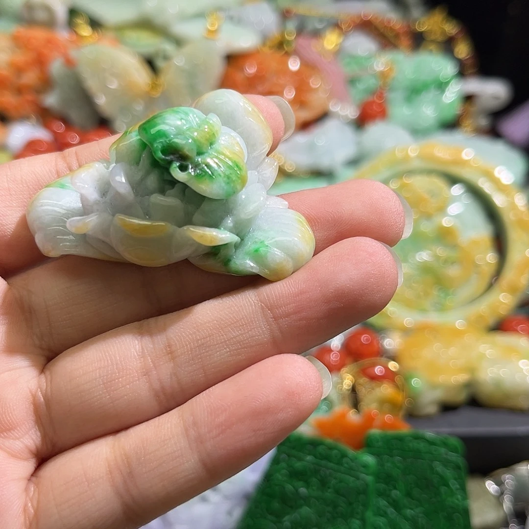 翡翠未镶嵌颈饰待编织