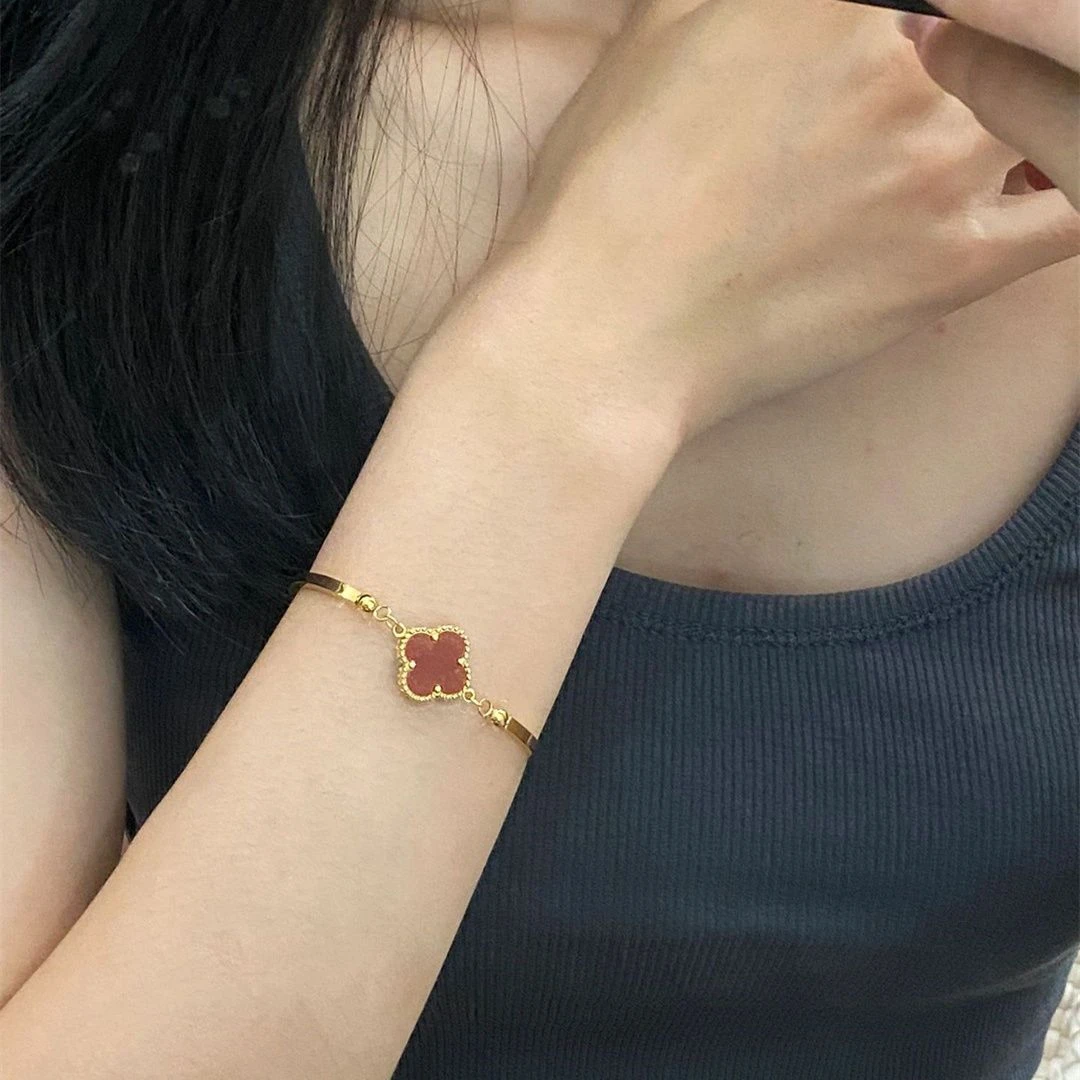 铁合金硅胶手镯 小众轻奢幸运四叶草手链2025新款网红爆款法式复