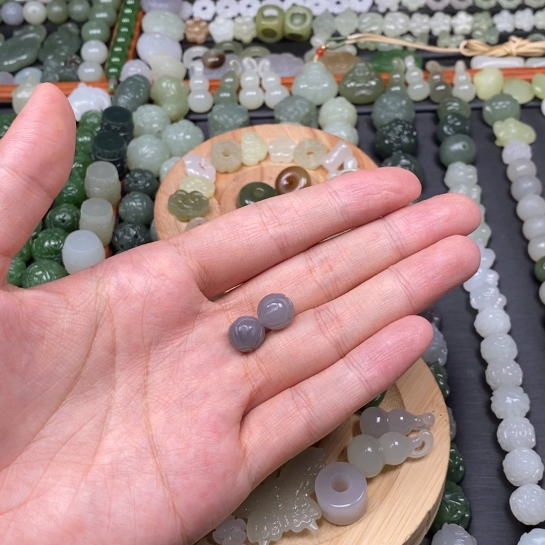 白***天和田玉未镶嵌颈饰