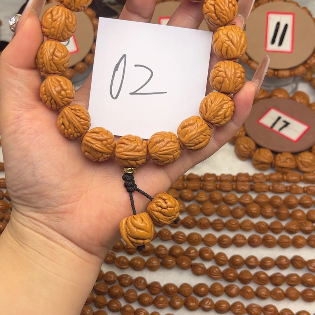 核桃龙纹桃核霸王龙手持