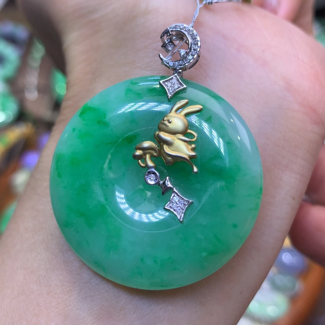 翡翠18K金镶嵌颈饰