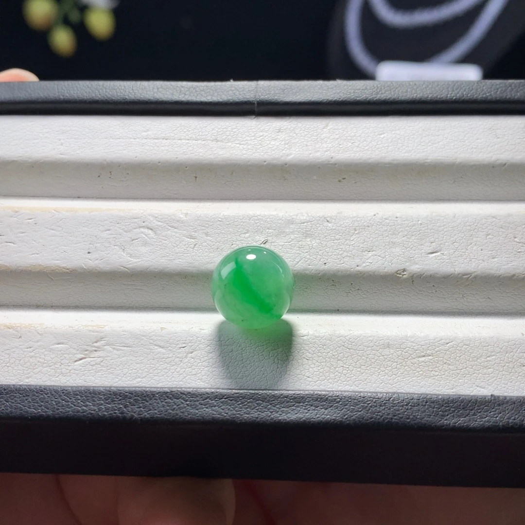 翡翠未镶嵌手串卡12金丝阳绿