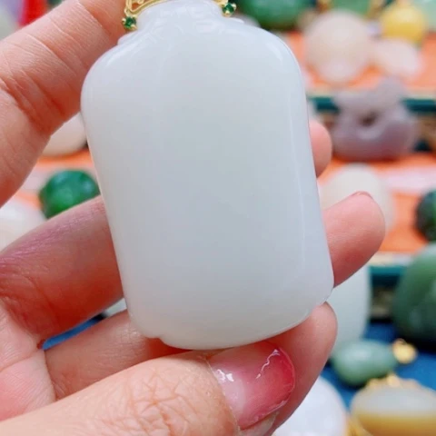 和田玉颈饰18K金镶嵌