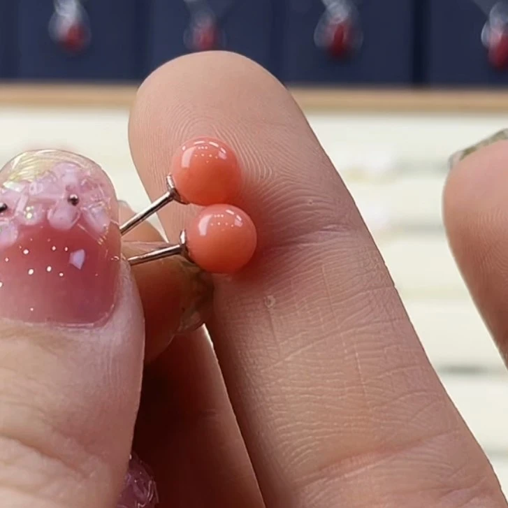 天然宝石红珊瑚耳饰