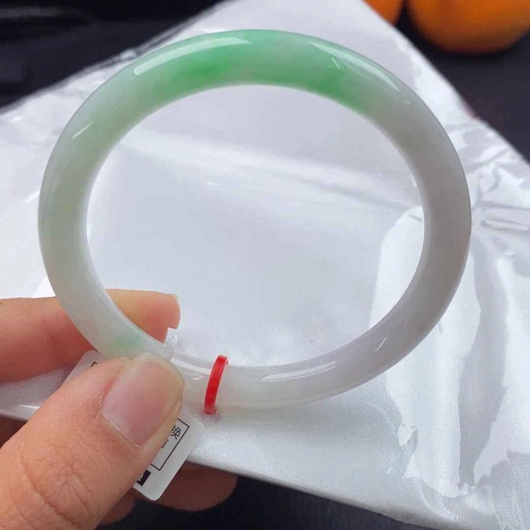 翡翠手镯未镶嵌蜜**?